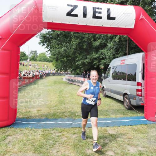 21.06.2025 - 27. Vierlanden-Triathlon MichiJ http://msf.ph/oto/7996224 15.06.2026 11:19:41 Ziel 467 meine-sportfotos.de