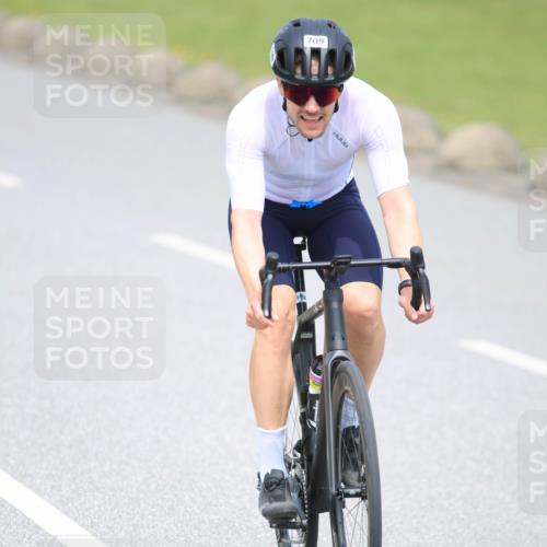21.06.2025 - 27. Vierlanden-Triathlon H.Heesch http://msf.ph/oto/7996247 15.06.2025 12:20:11 Radfahren 709, 820, 922 meine-sportfotos.de