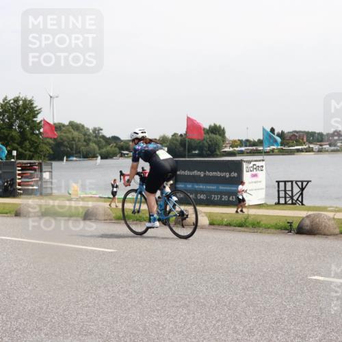 21.06.2025 - 27. Vierlanden-Triathlon H.Heesch http://msf.ph/oto/7996256 15.06.2025 11:29:52 Radfahren 899, 929, 936 meine-sportfotos.de