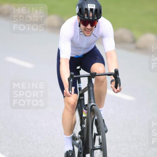 21.06.2025 - 27. Vierlanden-Triathlon H.Heesch http://msf.ph/oto/7996265 15.06.2025 12:20:11 Radfahren 709, 820, 922 meine-sportfotos.de