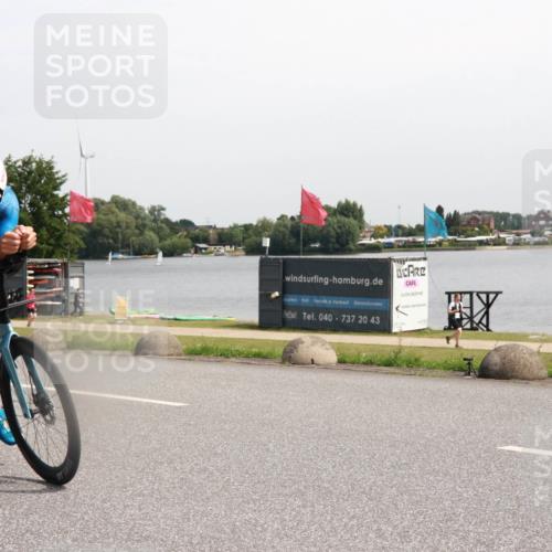21.06.2025 - 27. Vierlanden-Triathlon H.Heesch http://msf.ph/oto/7996269 15.06.2025 11:29:56 Radfahren 656, 730, 932, 936 meine-sportfotos.de