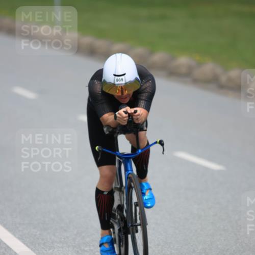 21.06.2025 - 27. Vierlanden-Triathlon H.Heesch http://msf.ph/oto/7996294 15.06.2025 12:07:20 Radfahren 228, 662, 867, 869, 909, 1000, 1001, 1002, 1003 meine-sportfotos.de