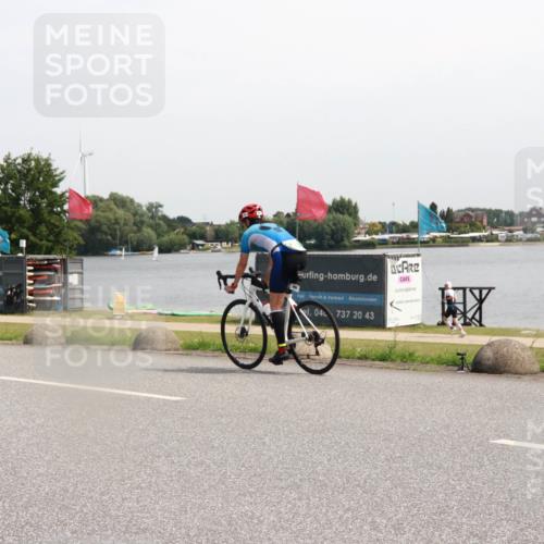 21.06.2025 - 27. Vierlanden-Triathlon H.Heesch http://msf.ph/oto/7996296 15.06.2025 11:30:05 Radfahren  meine-sportfotos.de