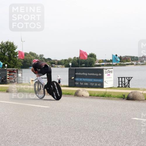 21.06.2025 - 27. Vierlanden-Triathlon H.Heesch http://msf.ph/oto/7996310 15.06.2025 11:30:08 Radfahren 676, 726, 890 meine-sportfotos.de