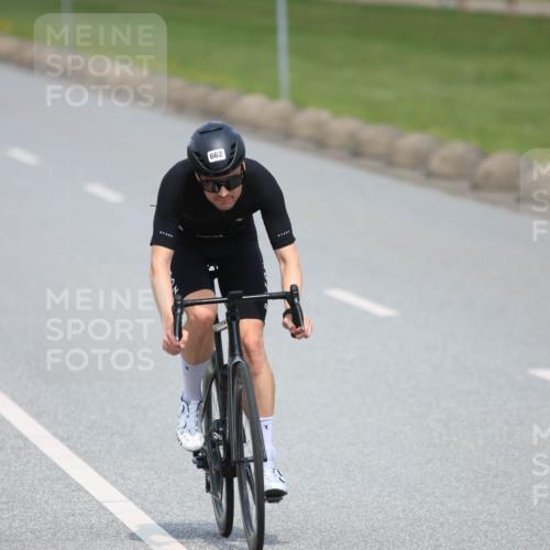 21.06.2025 - 27. Vierlanden-Triathlon H.Heesch http://msf.ph/oto/7996316 15.06.2025 12:07:21 Radfahren 228, 662, 732, 867, 869, 909, 1000, 1001, 1002, 1003 meine-sportfotos.de