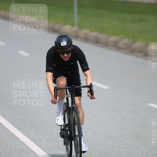 21.06.2025 - 27. Vierlanden-Triathlon H.Heesch http://msf.ph/oto/7996326 15.06.2025 12:07:21 Radfahren 228, 662, 732, 867, 869, 909, 1000, 1001, 1002, 1003 meine-sportfotos.de