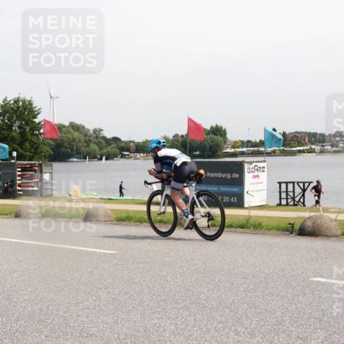 21.06.2025 - 27. Vierlanden-Triathlon H.Heesch http://msf.ph/oto/7996375 15.06.2025 11:30:13 Radfahren 676, 726, 890, 973 meine-sportfotos.de