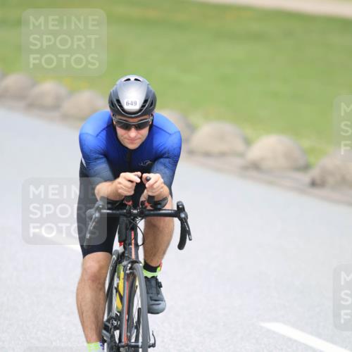 21.06.2025 - 27. Vierlanden-Triathlon H.Heesch http://msf.ph/oto/7996391 15.06.2025 12:20:45 Radfahren 649, 710 meine-sportfotos.de