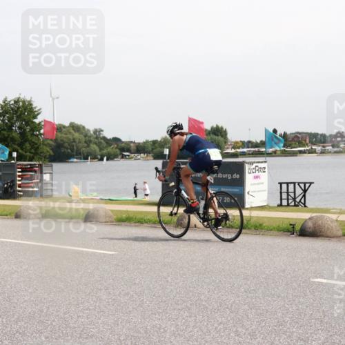 21.06.2025 - 27. Vierlanden-Triathlon H.Heesch http://msf.ph/oto/7996393 15.06.2025 11:30:14 Radfahren 676, 726, 735, 890, 930, 973 meine-sportfotos.de
