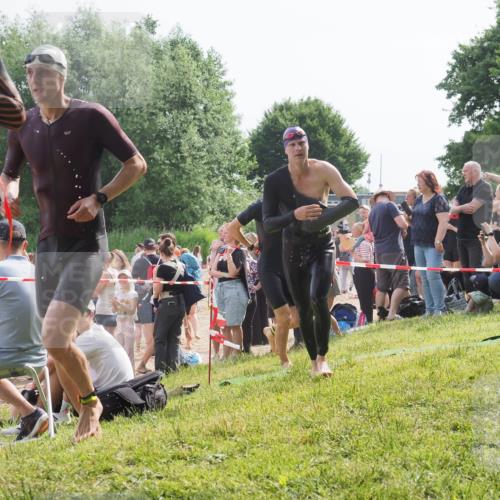 15.06.2025 - 27. Vierlanden-Triathlon KatJ http://msf.ph/oto/7996397 15.06.2025 09:55:29 Schwimmen 272, 306, 316, 327, 329, 335, 348, 353, 548 meine-sportfotos.de