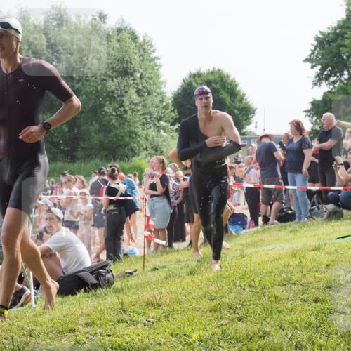 15.06.2025 - 27. Vierlanden-Triathlon KatJ http://msf.ph/oto/7996407 15.06.2025 09:55:29 Schwimmen 272, 306, 316, 327, 329, 335, 348, 353, 548 meine-sportfotos.de