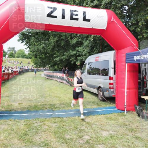 21.06.2025 - 27. Vierlanden-Triathlon MichiJ http://msf.ph/oto/7996408 15.06.2026 11:19:57 Ziel 1399 meine-sportfotos.de