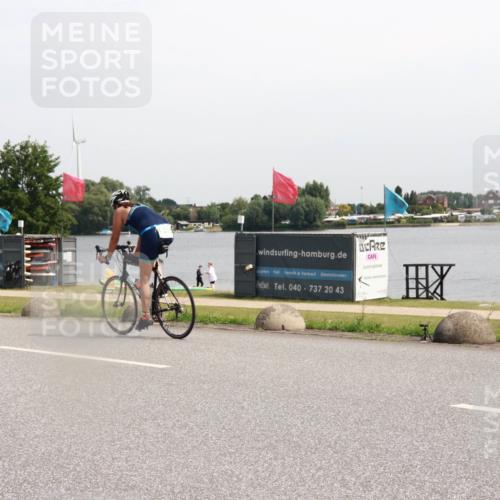 21.06.2025 - 27. Vierlanden-Triathlon H.Heesch http://msf.ph/oto/7996410 15.06.2025 11:30:15 Radfahren 676, 726, 735, 930, 973 meine-sportfotos.de