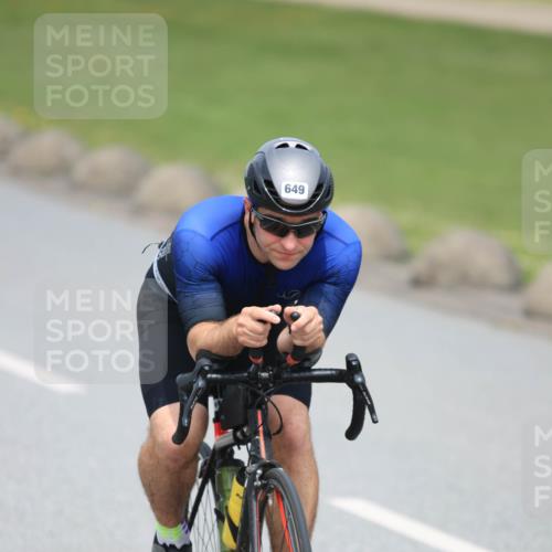 21.06.2025 - 27. Vierlanden-Triathlon H.Heesch http://msf.ph/oto/7996415 15.06.2025 12:20:45 Radfahren 649, 710 meine-sportfotos.de