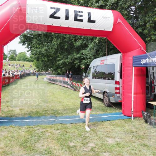 21.06.2025 - 27. Vierlanden-Triathlon MichiJ http://msf.ph/oto/7996427 15.06.2026 11:19:58 Ziel 1399 meine-sportfotos.de