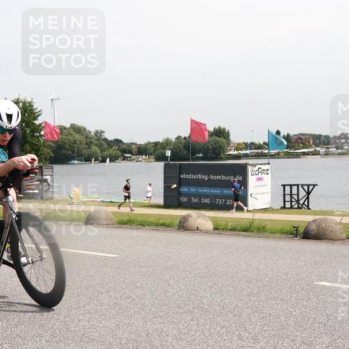 21.06.2025 - 27. Vierlanden-Triathlon H.Heesch http://msf.ph/oto/7996436 15.06.2025 11:30:18 Radfahren 735, 736, 930, 940, 973 meine-sportfotos.de