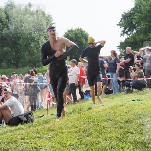 15.06.2025 - 27. Vierlanden-Triathlon KatJ http://msf.ph/oto/7996440 15.06.2025 09:55:30 Schwimmen 272, 316, 327, 329, 335, 348, 353, 548 meine-sportfotos.de