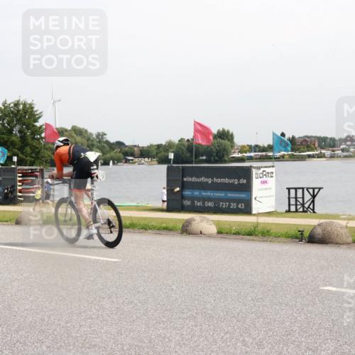 21.06.2025 - 27. Vierlanden-Triathlon H.Heesch http://msf.ph/oto/7996450 15.06.2025 11:30:24 Radfahren 693, 736, 940 meine-sportfotos.de