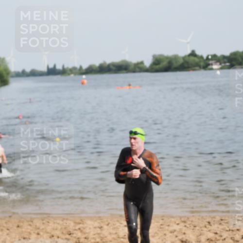 21.06.2025 - 27. Vierlanden-Triathlon MichiJ http://msf.ph/oto/7996464 15.06.2026 09:57:46 Schwimmen 287, 291, 298, 330, 340, 827 meine-sportfotos.de