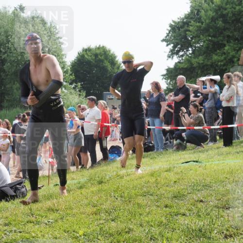 15.06.2025 - 27. Vierlanden-Triathlon KatJ http://msf.ph/oto/7996466 15.06.2025 09:55:30 Schwimmen 272, 316, 327, 329, 335, 348, 353, 548 meine-sportfotos.de