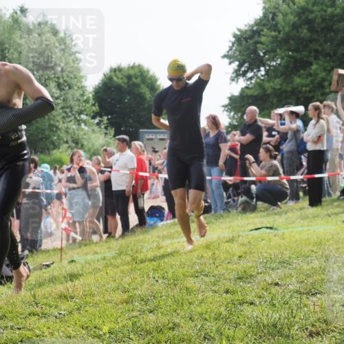 15.06.2025 - 27. Vierlanden-Triathlon KatJ http://msf.ph/oto/7996500 15.06.2025 09:55:31 Schwimmen 272, 316, 327, 329, 335, 348, 353, 548 meine-sportfotos.de