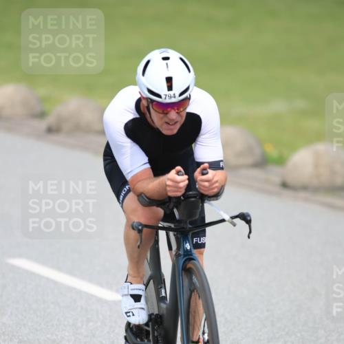 21.06.2025 - 27. Vierlanden-Triathlon H.Heesch http://msf.ph/oto/7996504 15.06.2025 12:22:00 Radfahren 644, 794, 900, 937 meine-sportfotos.de