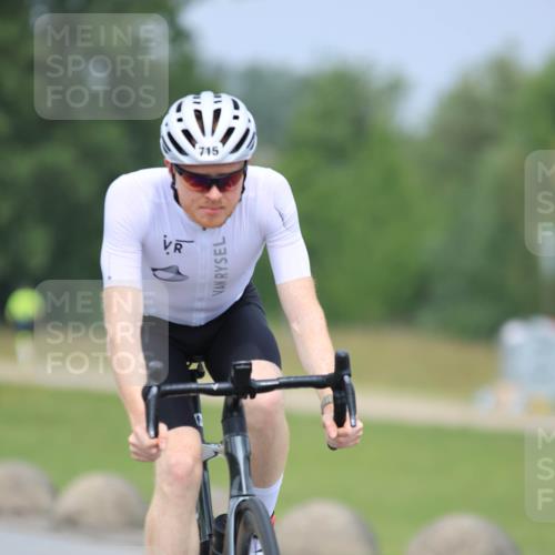 21.06.2025 - 27. Vierlanden-Triathlon H.Heesch http://msf.ph/oto/7996508 15.06.2025 12:13:56 Radfahren 642, 715, 959 meine-sportfotos.de