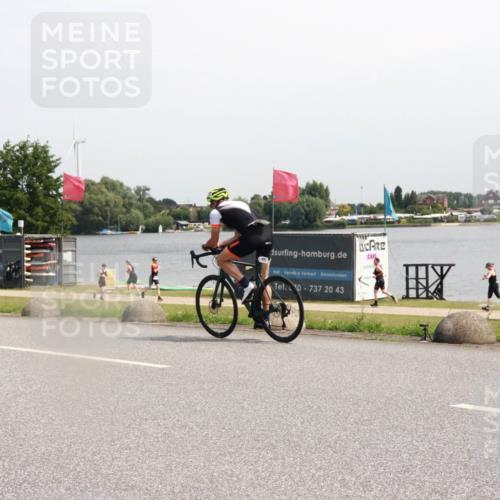 21.06.2025 - 27. Vierlanden-Triathlon H.Heesch http://msf.ph/oto/7996511 15.06.2025 11:30:45 Radfahren 923 meine-sportfotos.de