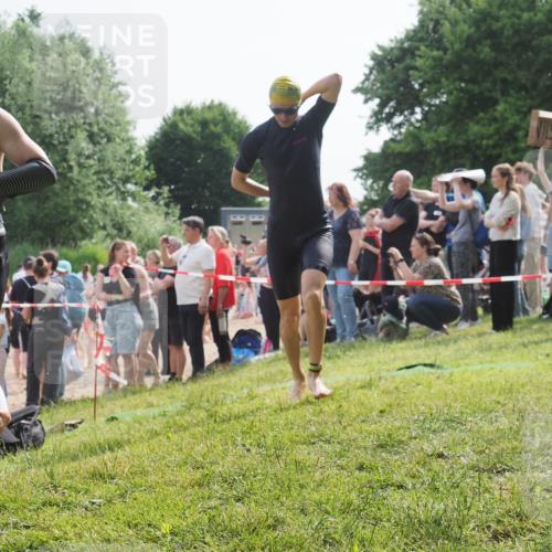 15.06.2025 - 27. Vierlanden-Triathlon KatJ http://msf.ph/oto/7996512 15.06.2025 09:55:31 Schwimmen 272, 316, 327, 329, 335, 348, 353, 548 meine-sportfotos.de