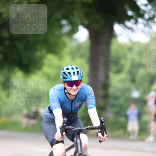 15.06.2025 - 7 Türme Triathlon Yannick Fuchs http://msf.ph/oto/7996520 15.06.2025 13:11:42 Radfahren 254, 352, 382, 415, 465, 601, 668, 1189 meine-sportfotos.de