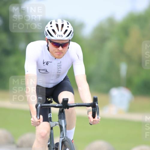 21.06.2025 - 27. Vierlanden-Triathlon H.Heesch http://msf.ph/oto/7996521 15.06.2025 12:13:56 Radfahren 642, 715, 959 meine-sportfotos.de