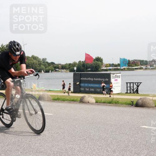 21.06.2025 - 27. Vierlanden-Triathlon H.Heesch http://msf.ph/oto/7996524 15.06.2025 11:30:48 Radfahren 712, 875, 923 meine-sportfotos.de