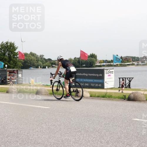 21.06.2025 - 27. Vierlanden-Triathlon H.Heesch http://msf.ph/oto/7996538 15.06.2025 11:30:51 Radfahren 639, 712, 749, 875 meine-sportfotos.de