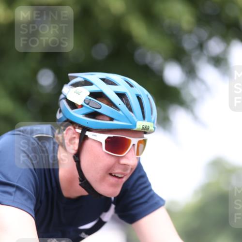 15.06.2025 - 7 Türme Triathlon Yannick Fuchs http://msf.ph/oto/7996551 15.06.2025 13:11:44 Radfahren 254, 352, 382, 465, 668, 1189 meine-sportfotos.de