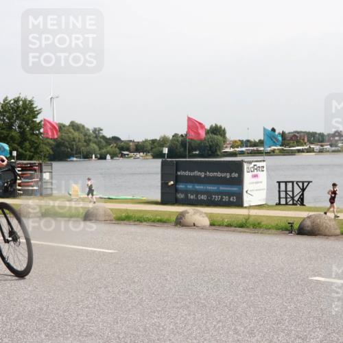 21.06.2025 - 27. Vierlanden-Triathlon H.Heesch http://msf.ph/oto/7996552 15.06.2025 11:30:52 Radfahren 639, 712, 749, 875, 926 meine-sportfotos.de