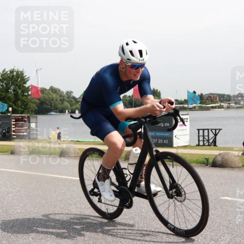 21.06.2025 - 27. Vierlanden-Triathlon H.Heesch http://msf.ph/oto/7996562 15.06.2025 11:30:52 Radfahren 639, 712, 749, 875, 926 meine-sportfotos.de
