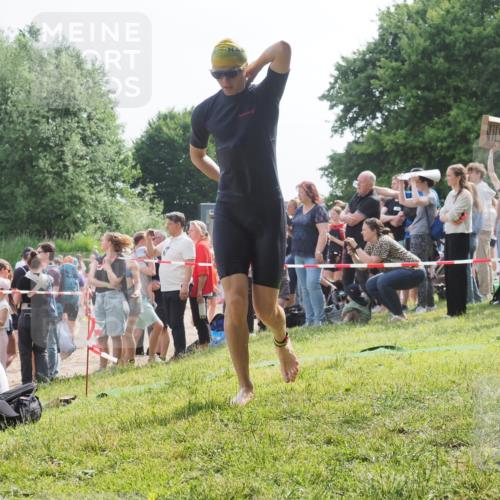 15.06.2025 - 27. Vierlanden-Triathlon KatJ http://msf.ph/oto/7996564 15.06.2025 09:55:31 Schwimmen 272, 316, 327, 329, 335, 348, 353, 548 meine-sportfotos.de