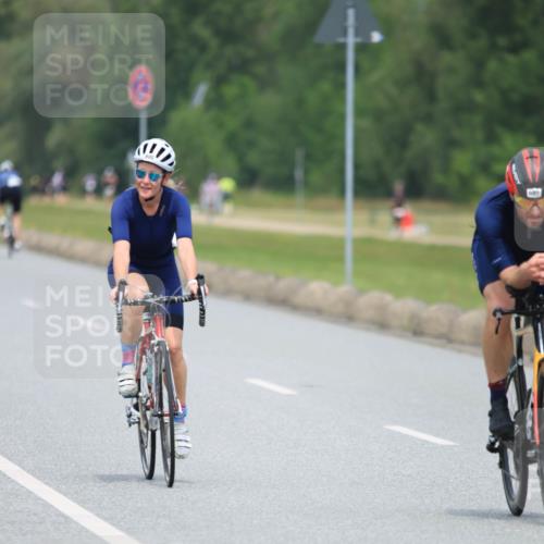 21.06.2025 - 27. Vierlanden-Triathlon H.Heesch http://msf.ph/oto/7996570 15.06.2025 12:14:43 Radfahren 697, 812, 900 meine-sportfotos.de
