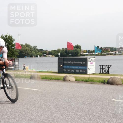21.06.2025 - 27. Vierlanden-Triathlon H.Heesch http://msf.ph/oto/7996574 15.06.2025 11:30:53 Radfahren 639, 712, 749, 875, 926 meine-sportfotos.de