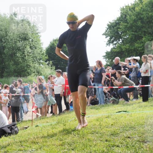 15.06.2025 - 27. Vierlanden-Triathlon KatJ http://msf.ph/oto/7996575 15.06.2025 09:55:32 Schwimmen 272, 316, 327, 329, 335, 348, 353, 548 meine-sportfotos.de