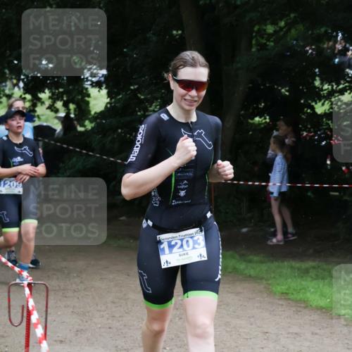 21.06.2025 - 27. Vierlanden-Triathlon Lena Gebhardt http://msf.ph/oto/7996576 15.06.2025 13:53:19 Laufen 1209, 2025, 1203, 4 meine-sportfotos.de