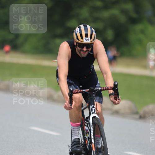 21.06.2025 - 27. Vierlanden-Triathlon H.Heesch http://msf.ph/oto/7996577 15.06.2025 12:22:23 Radfahren 706, 883, 884 meine-sportfotos.de