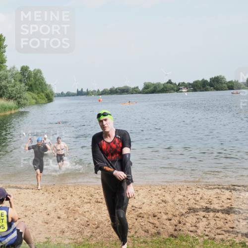 21.06.2025 - 27. Vierlanden-Triathlon MichiJ http://msf.ph/oto/7996580 15.06.2026 09:57:48 Schwimmen 291, 330, 340, 827 meine-sportfotos.de