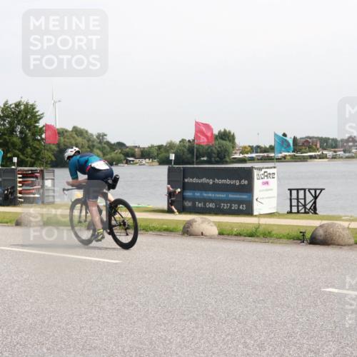 21.06.2025 - 27. Vierlanden-Triathlon H.Heesch http://msf.ph/oto/7996585 15.06.2025 11:30:57 Radfahren 167, 639, 749, 926 meine-sportfotos.de