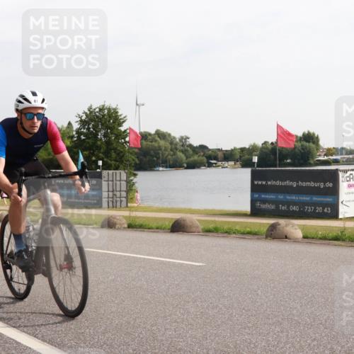 15.06.2025 - 27. Vierlanden-Triathlon H.Heesch http://msf.ph/oto/7996587 15.06.2025 09:26:35 Radfahren 81, 84, 187 meine-sportfotos.de
