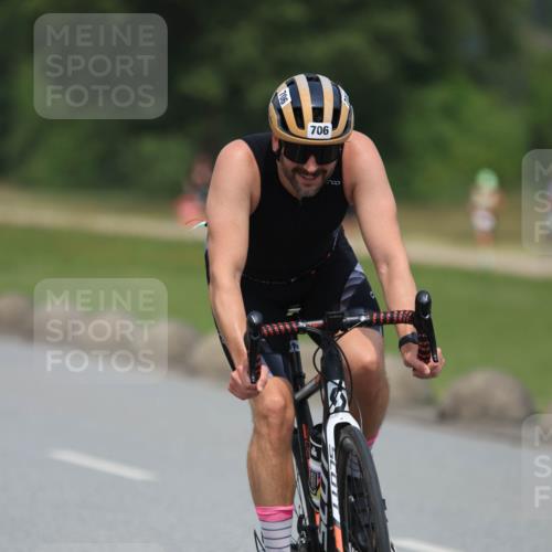 21.06.2025 - 27. Vierlanden-Triathlon H.Heesch http://msf.ph/oto/7996592 15.06.2025 12:22:23 Radfahren 706, 883, 884 meine-sportfotos.de