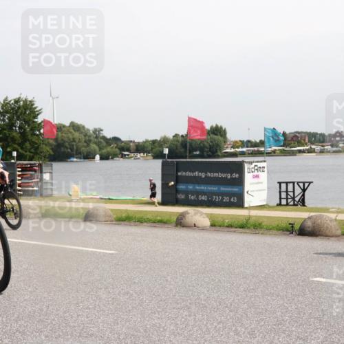 21.06.2025 - 27. Vierlanden-Triathlon H.Heesch http://msf.ph/oto/7996593 15.06.2025 11:30:58 Radfahren 167, 639, 651, 749, 926, 980 meine-sportfotos.de