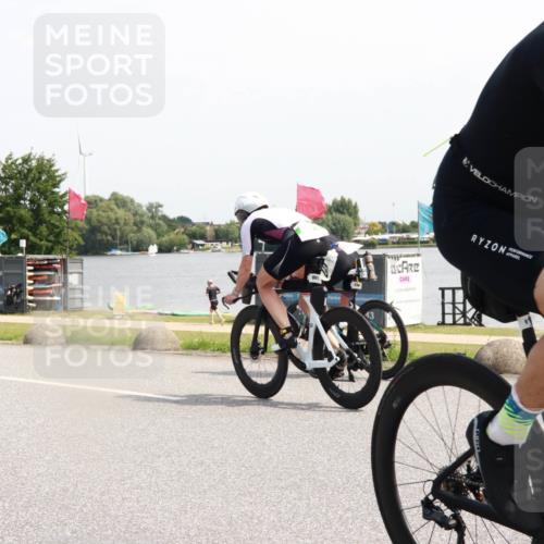 21.06.2025 - 27. Vierlanden-Triathlon H.Heesch http://msf.ph/oto/7996601 15.06.2025 11:30:58 Radfahren 167, 639, 651, 749, 926, 980 meine-sportfotos.de