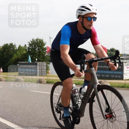 15.06.2025 - 27. Vierlanden-Triathlon H.Heesch http://msf.ph/oto/7996605 15.06.2025 09:26:35 Radfahren 81, 84, 187 meine-sportfotos.de