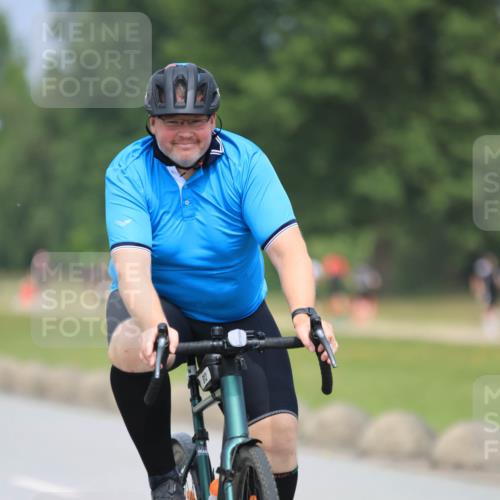 21.06.2025 - 27. Vierlanden-Triathlon H.Heesch http://msf.ph/oto/7996606 15.06.2025 12:14:49 Radfahren 207, 686, 812, 900, 1039, 1040, 1042, 1043 meine-sportfotos.de